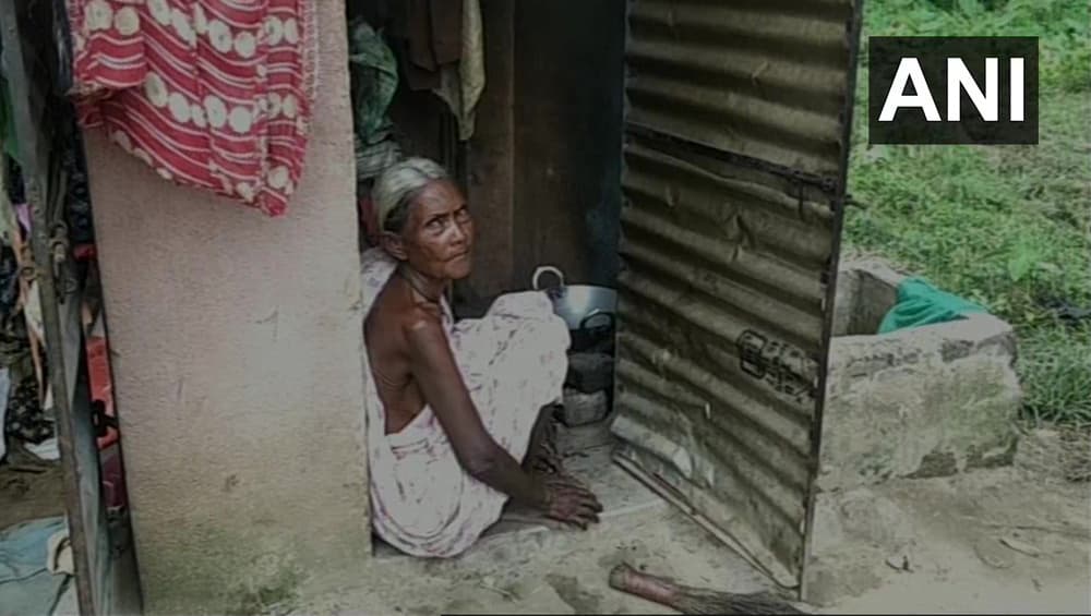 Mayurbhanj: প্রতিশ্রুতি দিয়েও বাড়ি করে দেয়নি পঞ্চায়েত, ৩ বছর ধরে শৌচাগারে থাকছেন ৭২ বছরের বৃদ্ধা Mayurbhanj: প্রতিশ্রুতি দিয়েও বাড়ি করে দেয়নি পঞ্চায়েত, ৩ বছর ধরে শৌচাগারে থাকছেন ৭২ বছরের বৃদ্ধা
