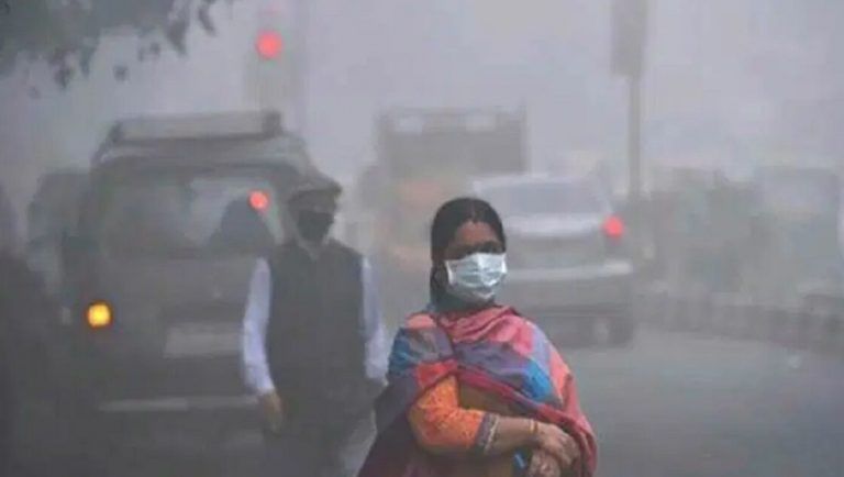 Delhi Pollution: কালো ধোঁয়ায় ঢেকেছে দিল্লি, দূষণের মাত্রা আরও বাড়ল