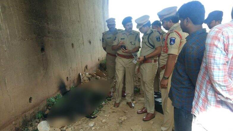 Hyderabad Vet Rape-Murder Case: হায়দরাবাদ গণধর্ষণ ও খুনের কাণ্ডে নিখোঁজ ডায়েরি নিতে গড়িমসি, বরখাস্ত ৩ পুলিশকর্মী Hyderabad Vet Rape-Murder Case: হায়দরাবাদ গণধর্ষণ ও খুনের কাণ্ডে নিখোঁজ ডায়েরি নিতে গড়িমসি, বরখাস্ত ৩ পুলিশকর্মী