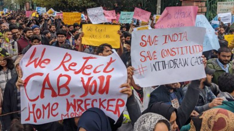 Delhi violence: জামিয়া মিলিয়া ইসলামিয়ায় পুলিশি লাঠিচার্জে উত্তপ্ত রাজধানী, সংশ্লিষ্ট এলাকার সমস্ত স্কুল বন্ধের নির্দেশ দিল দিল্লি সরকার