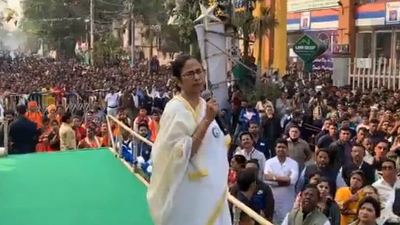 CAA Protest Rally at Kolkata: āĻŽāϤā§ā§āĻžāĻĻā§āϰ āύāĻžāĻāϰāĻŋāĻāϤā§āĻŦ āĻĻā§āĻā§āĻžāϰ āύāĻžāĻŽā§ āϰāĻžāĻāύā§āϤāĻŋ āĻāϞāĻā§,āĻā§āύā§āĻĻā§āϰāĻā§ āĻšā§āĻā§āĻāĻžāϰ āĻŽāĻŽāϤāĻž āĻŦā§āϝāĻžāύāĻžāϰā§āĻāĻŋāϰ
