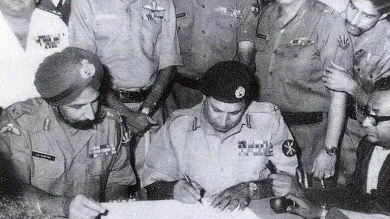 Vijay Diwas: āĻāĻ āĻŦāĻžāĻāϞāĻžāĻĻā§āĻļā§āϰ āĻŦāĻŋāĻā§ āĻĻāĻŋāĻŦāϏ, āĻā§ āĻšā§ā§āĻāĻŋāϞ āĻāĻ āĻĻāĻŋāύ?