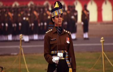 Army Day 2020: সেনা দিবসের কুচকাওয়াজে এই প্রথম পুরুষ বাহিনীর নেতৃত্ব দিয়ে নজির গড়লেন মহিলা ক্যাপ্টেন তানিয়া শেরগিল