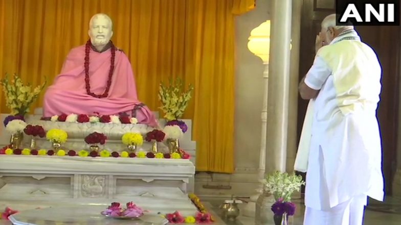 Narendra Modi at Belur Math: 'কিছু লোক রাজনৈতিক কারণে নাগরিক আইন নিয়ে বিভ্রান্তি ছড়াচ্ছে' বিবেকানন্দের জন্মদিনে ভাষণ দিয়ে বললেন নরেন্দ্র মোদি, সন্ন্যাসীদের সঙ্গে তুললেন গ্রুপ সেলফি