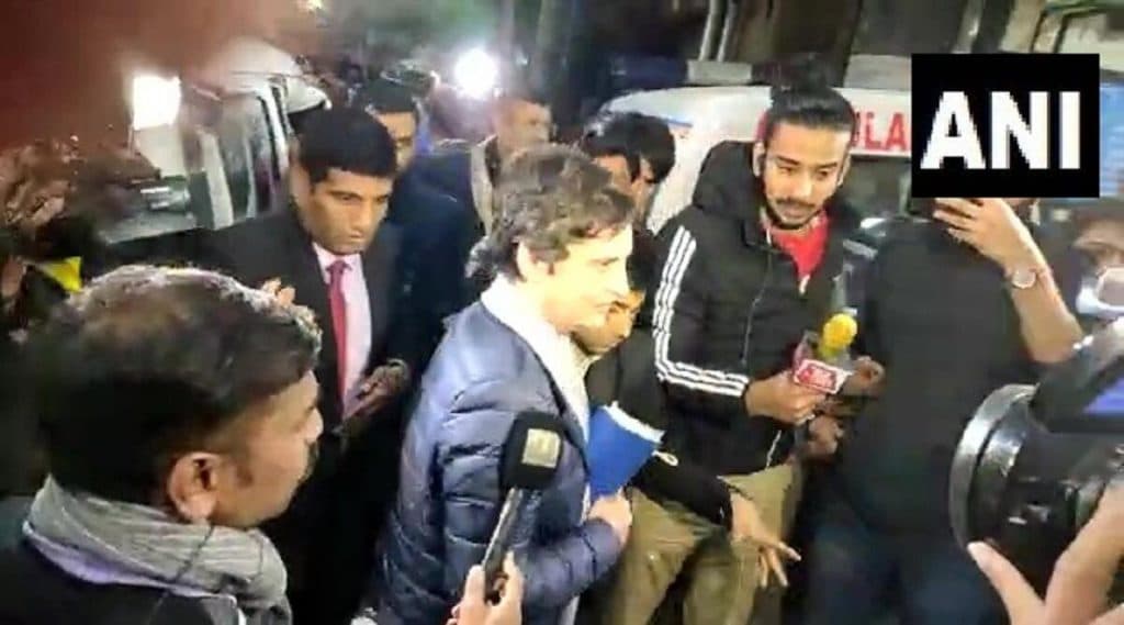 Priyanka Gandhi Meets Injured JNU Students: আহতদের সঙ্গে দেখা করতে হাসপাতাল ছুটলেন প্রিয়াঙ্কা গান্ধি বঢরা Priyanka Gandhi Meets Injured JNU Students: আহতদের সঙ্গে দেখা করতে হাসপাতাল ছুটলেন প্রিয়াঙ্কা গান্ধি বঢরা