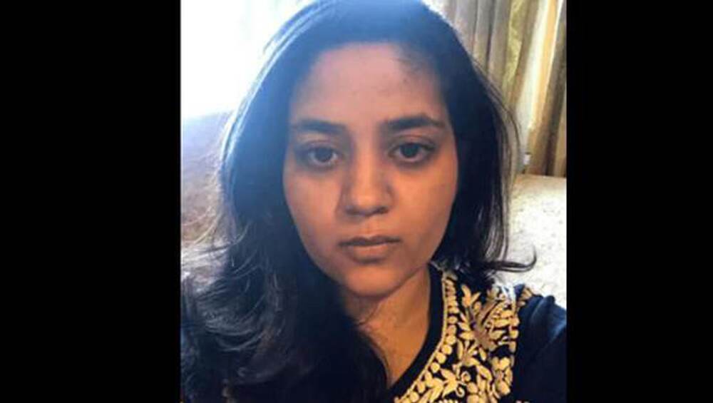 Jammu & Kashmir: মা মেহবুবা মুফতিকে দেখতে যাওয়ার পথে আটক মেয়ে ইলতিজা, সোশ্যাল মিডিয়ায় খবর আসতেই উপত্যকায় শোরগোল Jammu & Kashmir: মা মেহবুবা মুফতিকে দেখতে যাওয়ার পথে আটক মেয়ে ইলতিজা, সোশ্যাল মিডিয়ায় খবর আসতেই উপত্যকায় শোরগোল