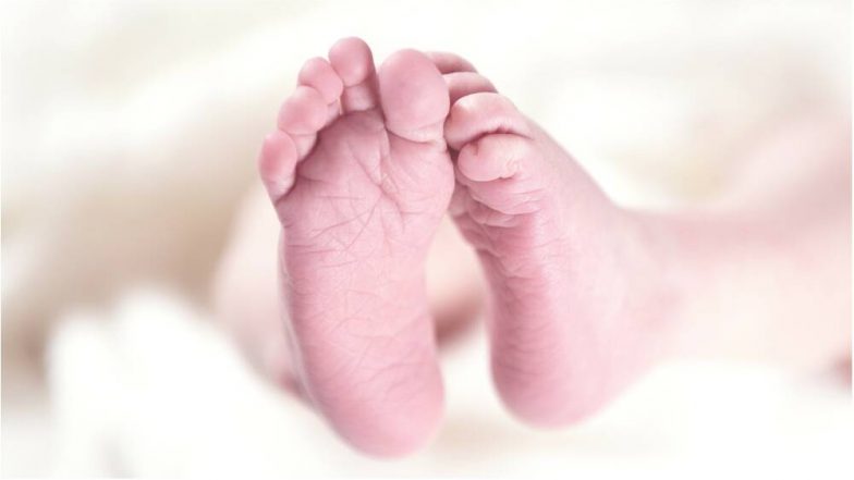 Toddler Accidentally Shoots 5-Month-Old Baby: বাড়িতেই ৫ মাসের শিশুকে তাক করে গুলি ছুঁড়ল একরত্তি, কী কাণ্ড!