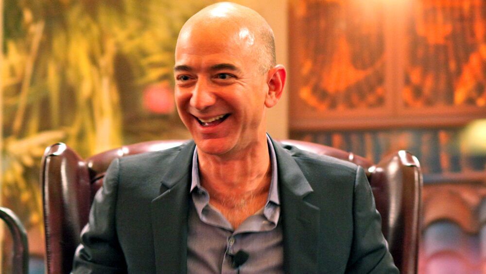 Jeff Bezos Slams US Professor Uju Anya: রানি দ্বিতীয় এলিজাবেথের 'নিষ্ঠুর মৃত্যু কামনা' করেছিলেন,আমেরিকান অধ্যাপককে একহাত নিলেন অ্যামাজন কর্তা