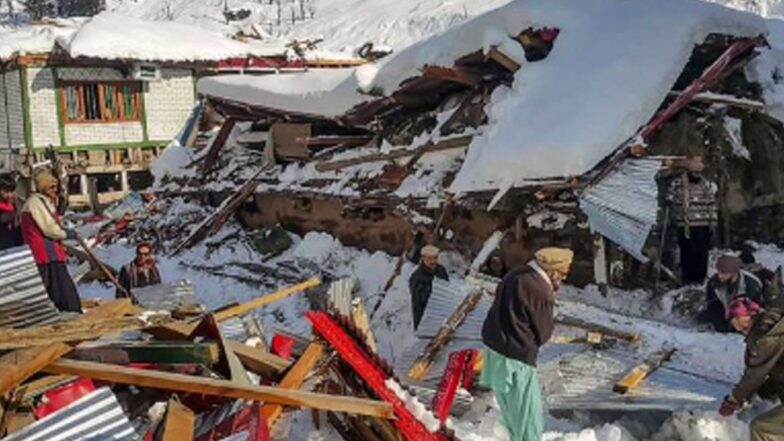 Avalanches In PoK: āĻĒāĻžāĻ āĻ
āϧāĻŋāĻā§āϤ āĻāĻžāĻļā§āĻŽā§āϰ⧠āĻā§āĻžāĻŦāĻš āϤā§āώāĻžāϰāϧāϏ, ā§§ā§Ž āĻāĻŖā§āĻāĻž āĻāĻžāĻĒāĻž āĻĒāĻĄāĻŧā§āĻ āĻĒā§āϰāĻžāĻŖā§ āĻŦāĻžāĻāĻāϞ āύāĻžāĻŦāĻžāϞāĻŋāĻāĻž