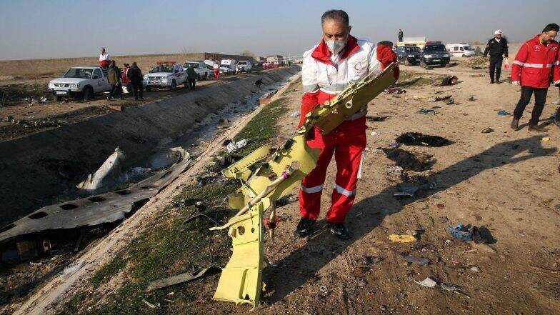 Ukrainian Plane Crash: āĻāĻāĻā§āϰā§āύā§āϰ āϝāĻžāϤā§āϰā§āĻŦāĻžāĻšā§ āĻŦāĻŋāĻŽāĻžāύ āĻā§āĻā§ āĻĒā§āĻž āύāĻŋā§ā§ āĻāϞā§āĻĒāύāĻž, āĻāϰāĻžāύā§āϰ āĻĻā§āĻāĻžāύ⧠āĻāĻžāϰāĻŖ āύāĻŋā§ā§ 'āϏāύā§āĻĻā§āĻš' āĻĒā§āϰāĻāĻžāĻļ āĻŽāĻžāϰā§āĻāĻŋāύ āĻĒā§āϰā§āϏāĻŋāĻĄā§āύā§āĻ āĻĄā§āύāĻžāϞā§āĻĄ āĻā§āϰāĻžāĻŽā§āĻĒā§āϰ