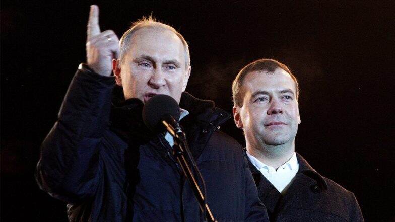 Russian Government Resigns: āϰāĻžāĻļāĻŋā§āĻžā§ āϏāĻāĻŦāĻŋāϧāĻžāύā§āϰ āϏāĻāϏā§āĻāĻžāϰ āĻāϰā§āϰāĻŋ, āĻĒā§āϤāĻŋāύā§āϰ āĻāĻā§āĻāĻžā§ āĻā§āĻāĻž āĻŽāύā§āϤā§āϰāĻŋāϏāĻāĻž āĻĒāĻĻāϤā§āϝāĻžāĻ āĻāϰāϞ