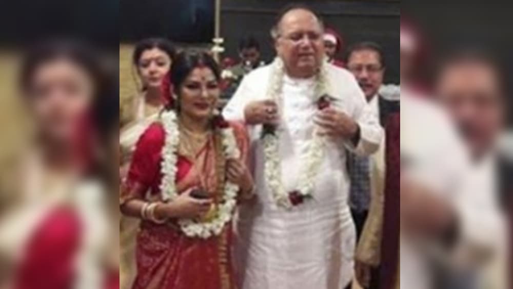 Dipankar De -Dolon Roy Get Hitched: ৭৫-এ গাঁটছড়া, বিয়ে করলেন দীপঙ্কর দে ও দোলন রায় Dipankar De -Dolon Roy Get Hitched: ৭৫-এ গাঁটছড়া, বিয়ে করলেন দীপঙ্কর দে ও দোলন রায়