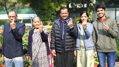 Delhi Assembly Elections 2020: স্ত্রী-পুত্র-বাবা-মাকে সঙ্গে নিয়ে ভোট দিলেন অরবিন্দ কেজরিওয়াল, দিল্লির মসনদে ফের আসছে AAP প্রতিক্রিয়াও দিলেন জোর গলায়