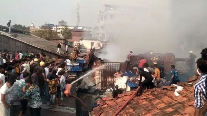 Fire At Rajabazar: রাজাবাজার ফলপট্টিতে ভয়াবহ আগুন, ঘটনাস্থানে দমকলের ১২টি ইঞ্জিন