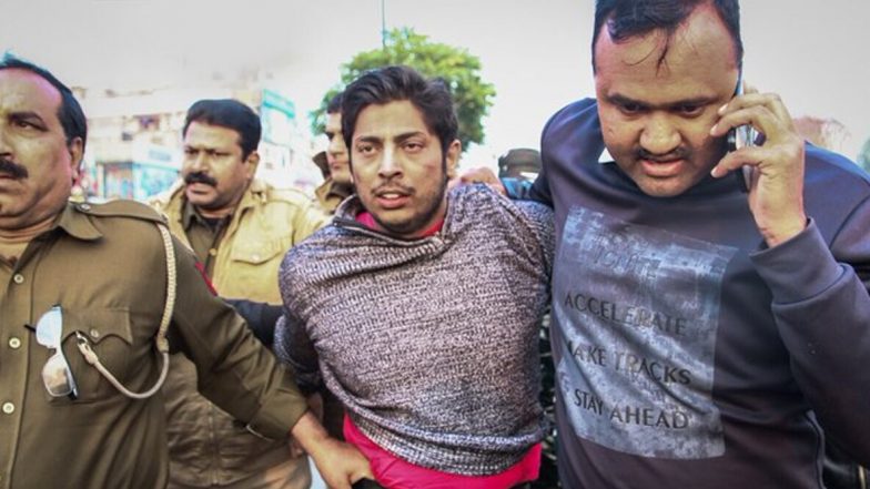 Shaheen Bagh Shooting: জামিয়ার পর এবার শাহিন বাগ! ভিড় লক্ষ্য করে সিএএ বিরোধীদের উপর গুলি চালালো যুবক