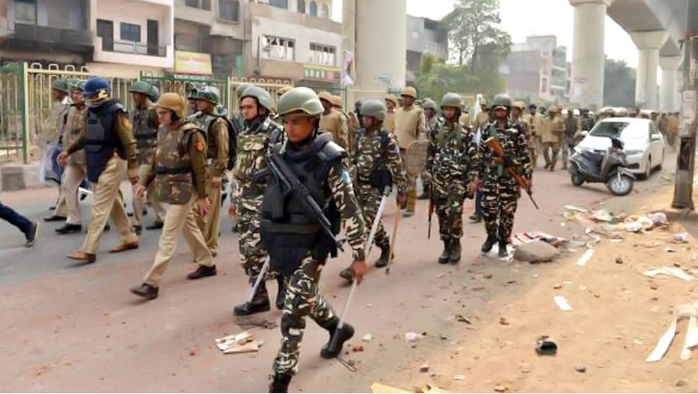 Delhi Violence: রাজধানীর হিংসায় মৃতের সংখ্যা ছুঁল ২৮, অপ্রীতিকর পরিস্থিতি এড়াতে কড়া নিরাপত্তার চাদরে মুড়ল দিল্লির উত্তর পূর্বাংশ Delhi Violence: রাজধানীর হিংসায় মৃতের সংখ্যা ছুঁল ২৮, অপ্রীতিকর পরিস্থিতি এড়াতে কড়া নিরাপত্তার চাদরে মুড়ল দিল্লির উত্তর পূর্বাংশ