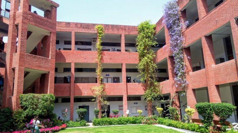 Gargi College Mass Molestation Update: শিথিলতার দায় শিকার করে ছাত্রছাত্রীদের কাছে প্রকাশ্যে ক্ষমা চাইলেন অধ্যক্ষ প্রমীলা কুমার, যৌন হেনস্থার অভিযোগ গ্রহণ দিল্লি পুলিশের
