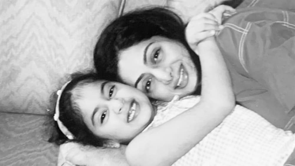 Janhvi Kapoor Shares A Throwback Picture With Sridevi: শ্রীদেবীর দ্বিতীয় মৃত্যুবার্ষিকীতে মায়ের সঙ্গে ছবি শেয়ার করলেন জাহ্নবী কাপুর Janhvi Kapoor Shares A Throwback Picture With Sridevi: শ্রীদেবীর দ্বিতীয় মৃত্যুবার্ষিকীতে মায়ের সঙ্গে ছবি শেয়ার করলেন জাহ্নবী কাপুর
