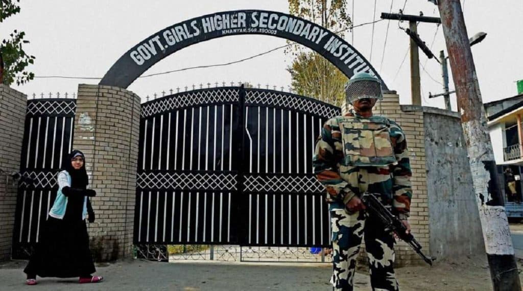 Jammu & Kashmir: ৩৭০ ধারা বিলোপের ৭ মাস পর সোমবার থেকে কাশ্মীরে খুলছে স্কুলের দরজা Jammu & Kashmir: ৩৭০ ধারা বিলোপের ৭ মাস পর সোমবার থেকে কাশ্মীরে খুলছে স্কুলের দরজা
