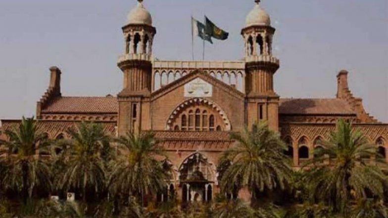 Pakistan: প্রথম ঋতুমতী হলেই নাবালিকা যে কোনও মেয়ে বিয়ের যোগ্য! পাকিস্তান আদালতের মন্তব্যে বিতর্ক