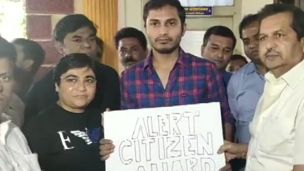 Uber Revokes Suspension Of Mumbai Driver: সিএএ বিরোধী কথা বলায় সমাজকর্মী বাপ্পাদিত্যকে থানায় নিয়ে যাওয়া উবের চালকের সাসপেনশন উঠল Uber Revokes Suspension Of Mumbai Driver: সিএএ বিরোধী কথা বলায় সমাজকর্মী বাপ্পাদিত্যকে থানায় নিয়ে যাওয়া উবের চালকের সাসপেনশন উঠল