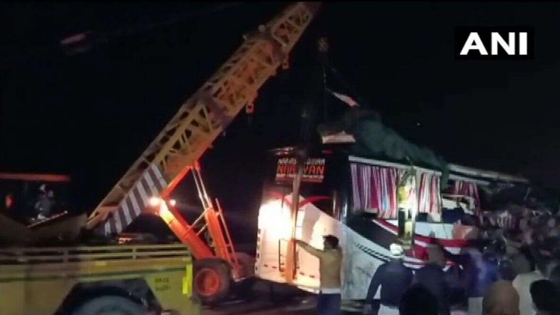 Agra-Lucknow Expressway Accident: আগ্রা-লখনউ এক্সপ্রেসওয়েতে বাস-ট্রাক সংঘর্ষ, মৃত ১৪