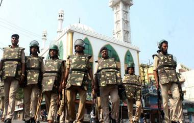 Aligarh Mosque: শান্তিপূর্ণভাবে হোলি উদযাপনের জন্য কালো ত্রিপল দিয়ে ঢাকা হল মসজিদ