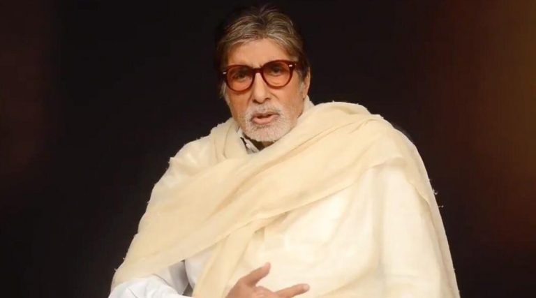 Happy Bithday Amitabh Bachchan: জন্মদিনে অনুরাগীদের হাত নেড়ে অভিবাদন অমিতাভের