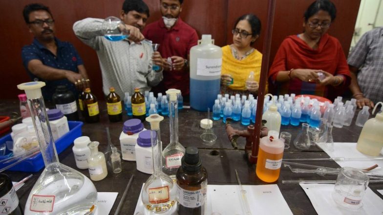 Hand Sanitizers Highly Inflammable: গ্য়াসের সামনে হাত পরিষ্কার করতে গিয়ে ঝলসে গেলেন এক ব্যক্তি