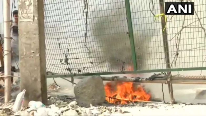 Petrol Bomb Hurled Near Shaheen Bagh: জনতা কার্ফুর মধ্যে শাহিনবাগ বিক্ষোভস্থলে পেট্রোল বোমা নিক্ষেপের অভিযোগ