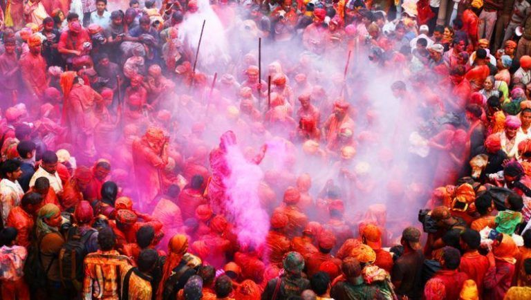 Basant Panchami 2022: বসন্ত পঞ্চমীতে হোলিতে মাতোয়ারা মথুরা, দেখুন ভিডিও