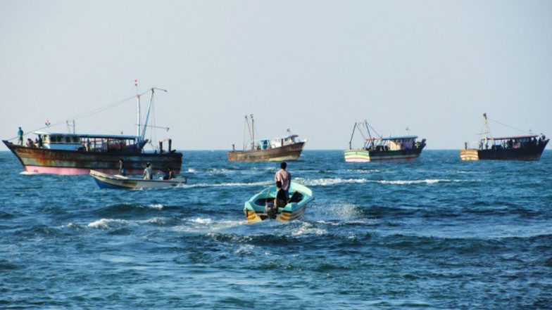 Gujarat fishermen Staying Off The Coast: লকডাউনে সমুদ্রে ভেসে দিন কাটছে গুজরাতের ৭৫ হাজার মৎস্যজীবীর