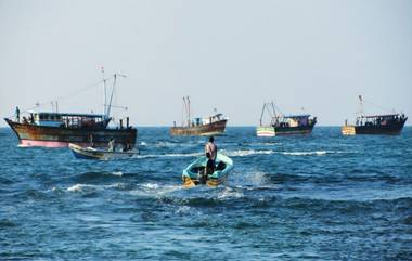 Gujarat fishermen Staying Off The Coast: লকডাউনে সমুদ্রে ভেসে দিন কাটছে গুজরাতের ৭৫ হাজার মৎস্যজীবীর