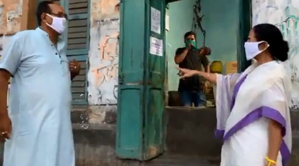 Kolkata: বিস্তর অভিযোগ, পরিস্থিতি পরিদর্শনে রেশন দোকানে হাজির মুখ্যমন্ত্রী Kolkata: বিস্তর অভিযোগ, পরিস্থিতি পরিদর্শনে রেশন দোকানে হাজির মুখ্যমন্ত্রী
