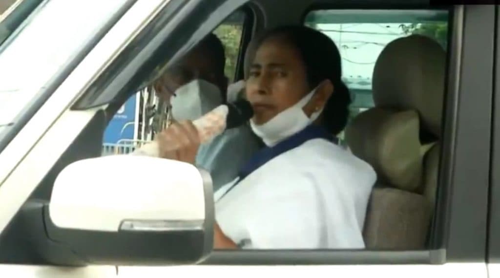 Mamata Banerjee: বৈশাখের কাঠফাটা দুপুরে রাস্তায় মমতা, আবেদন জানালেন 'ঘরে থাকুন' Mamata Banerjee: বৈশাখের কাঠফাটা দুপুরে রাস্তায় মমতা, আবেদন জানালেন 'ঘরে থাকুন'
