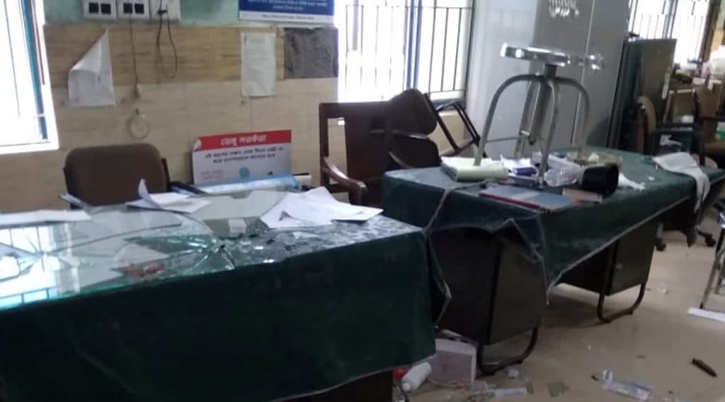 Kolkata: সাগরদত্ত মেডিক্যাল কলেজ ভাঙচুরের ঘটনায় আটক ৩ Kolkata: সাগরদত্ত মেডিক্যাল কলেজ ভাঙচুরের ঘটনায় আটক ৩