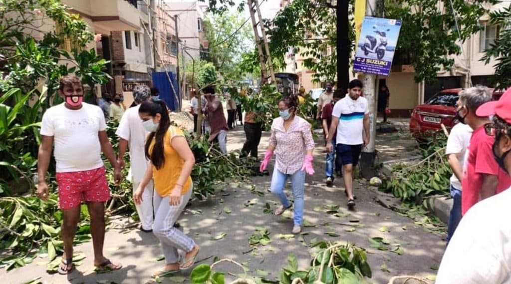 Kolkata: বিদ্যুৎ নেই, জল নেই; রাজ্যের বিভিন্ন জেলায় বিক্ষোভ-রাস্তা অবরোধ Kolkata: বিদ্যুৎ নেই, জল নেই; রাজ্যের বিভিন্ন জেলায় বিক্ষোভ-রাস্তা অবরোধ