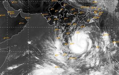 Cyclone Amphan Update: আম্ফান ঘূর্ণিঝড়ের দাপটে কাঁপছে ভদ্রক পারাদ্বীপ, ঝড় বৃষ্টিতে ভাসছে সমগ্র ওড়িশা