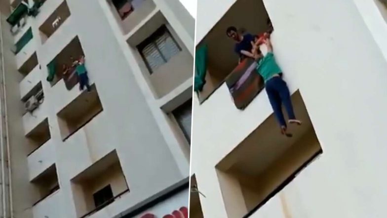 Ahmedabad: মশলাদার ঝাল তরকারি খেতে চেয়ে স্ত্রীয়ের সঙ্গে ঝগড়া, আত্মহত্যা করতে চেয়ে বারান্দার রেলিঙে ঝুলে পড়লেন স্বামী