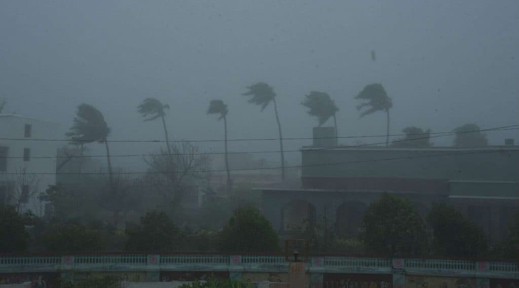 Cyclone Amfan Update In West Bengal: শক্তি বাড়িয়ে ক্রমশ এগিয়ে আসছে আম্ফান ঘূর্ণিঝড়, সকাল থেকে ঝড়বৃষ্টির কবলে গাঙ্গেয় পশ্চিমবঙ্গ Cyclone Amfan Update In West Bengal: শক্তি বাড়িয়ে ক্রমশ এগিয়ে আসছে আম্ফান ঘূর্ণিঝড়, সকাল থেকে ঝড়বৃষ্টির কবলে গাঙ্গেয় পশ্চিমবঙ্গ