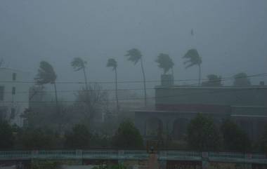 Cyclone Amfan Update In West Bengal: শক্তি বাড়িয়ে ক্রমশ এগিয়ে আসছে আম্ফান ঘূর্ণিঝড়, সকাল থেকে ঝড়বৃষ্টির কবলে গাঙ্গেয় পশ্চিমবঙ্গ