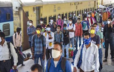 Mumbai: লকডাউন আতঙ্ক, মুম্বইয়ের লোকমান্য তিলক স্টেশনে পরিযায়ী শ্রমিকদের ভিড়