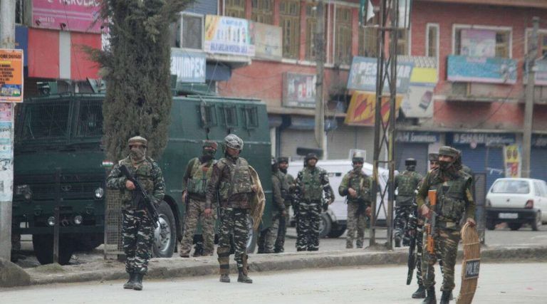 J&K : জম্মু-কাশ্মীরের পুলওয়ামায় শুরু সেনা জঙ্গি গুলির লড়াই