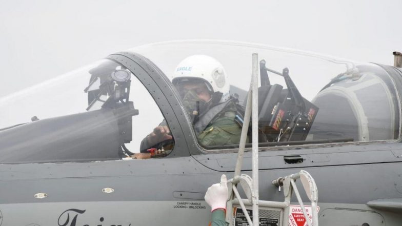 IAF Chief Visits Leh-Srinagar Bases: লেহ ও লাদাখ ঘাঁটি পরিদর্শনে বায়ুসেনা প্রধান; মোতায়েন সুখোই, মিরাজ যুদ্ধবিমান