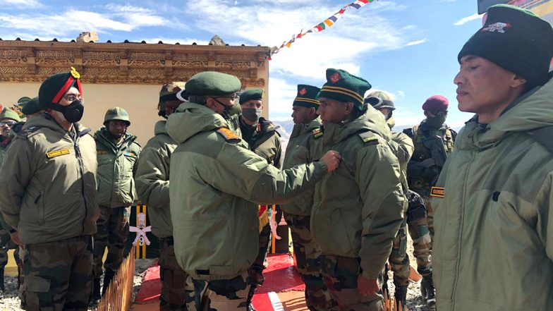 Army Chief visits Eastern Ladakh: পূর্ব লাদাখে সীমান্ত লাগোয়া এলাকা পরিদর্শন সেনা প্রধান জেনারেল এমএম নারাভানের