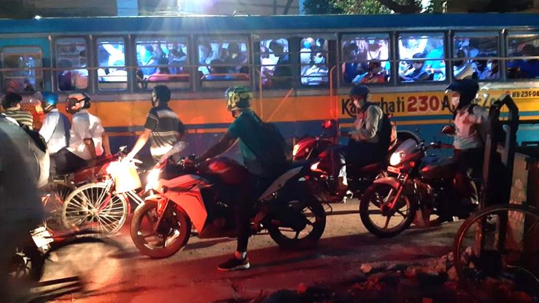 Kolkata: কলকাতায় লাগামছাড়া বেসরকারি বাসের ভাড়া, ক্ষোভ নিত্যযাত্রীদের