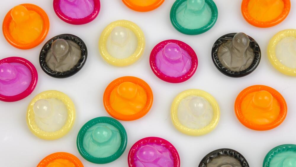 Condoms: বিশ্বজোড়া মহামারীর দাপট, কাছে আসা ভুলছেন মানুষ, বিক্রি কমছে কন্ডোমের