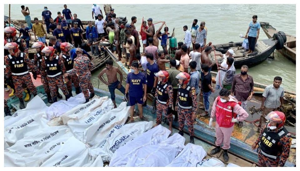 Bangladesh Boat Capsized: বাংলাদেশের বুড়িগঙ্গায় ভয়াবহ ফেরি দুর্ঘটনা, এখনও পর্যন্ত ২৩ জনের মৃতদেহ উদ্ধার Bangladesh Boat Capsized: বাংলাদেশের বুড়িগঙ্গায় ভয়াবহ ফেরি দুর্ঘটনা, এখনও পর্যন্ত ২৩ জনের মৃতদেহ উদ্ধার