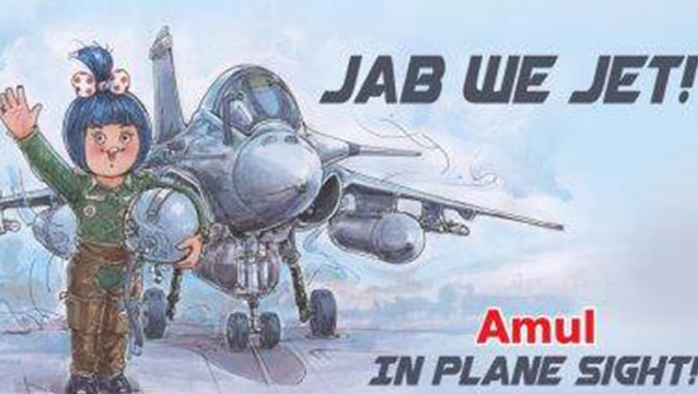 Amul Dedicates Doodle: যুদ্ধবিমান রাফালের আগমনে আমুলের ডুডল, 'Jab We Jet' Amul Dedicates Doodle: যুদ্ধবিমান রাফালের আগমনে আমুলের ডুডল, 'Jab We Jet'