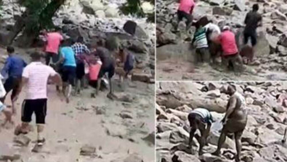 Congress MLA Slips And Falls: বন্যার তোড়ে ভেসে যাচ্ছেন কংগ্রেস বিধায়ক, পার্টির কর্মীরাই করল উদ্ধার(দেখুন ভিডিও) Congress MLA Slips And Falls: বন্যার তোড়ে ভেসে যাচ্ছেন কংগ্রেস বিধায়ক, পার্টির কর্মীরাই করল উদ্ধার(দেখুন ভিডিও)